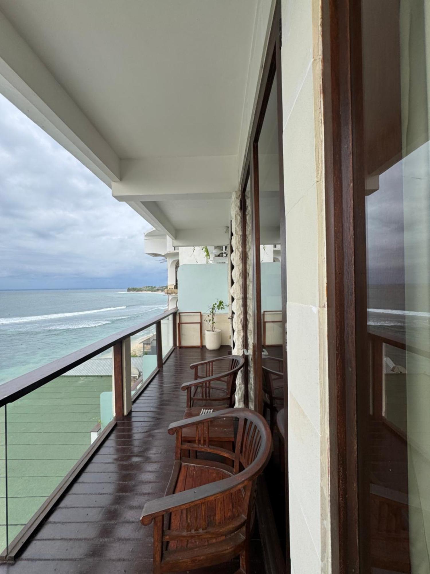 Bale Bingin Beachfront Stay Uluwatu Quarto foto
