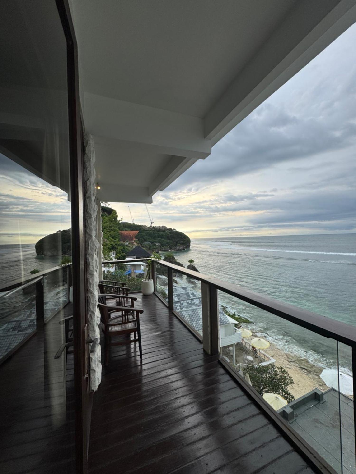 Bale Bingin Beachfront Stay Uluwatu Quarto foto