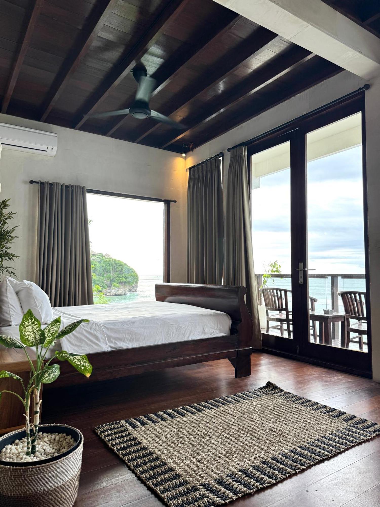 Bale Bingin Beachfront Stay Uluwatu Quarto foto